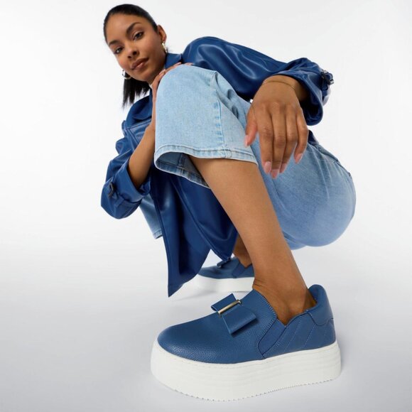 Joy 8.5 WIDE Silver quilted leather platform flats with Bow Accent ortho insole - Picture 15 of 16